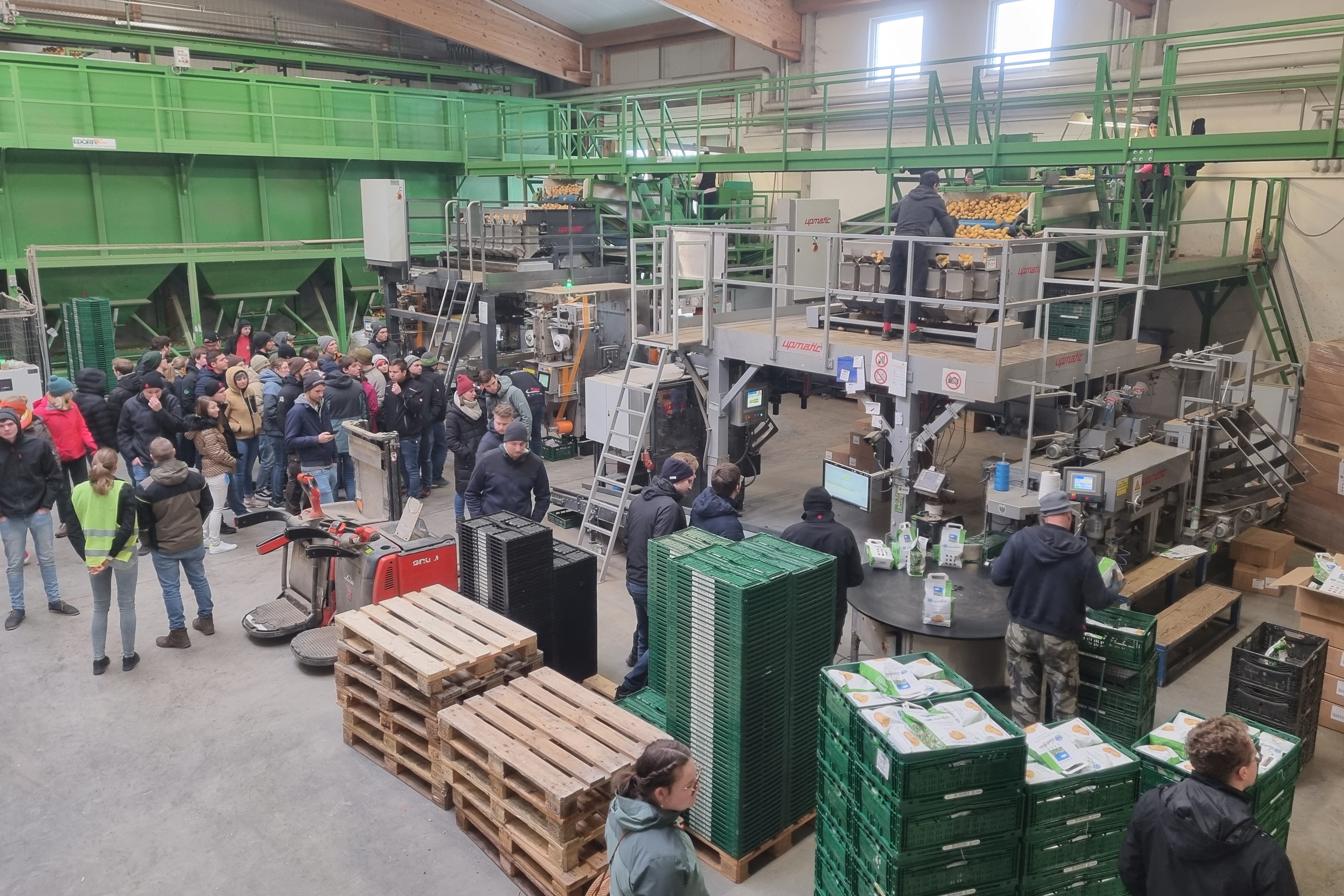 20.02.2024 Besuch des 129. Herrschinger Grundkurses in der UNSER LAND Zentrale Esting 