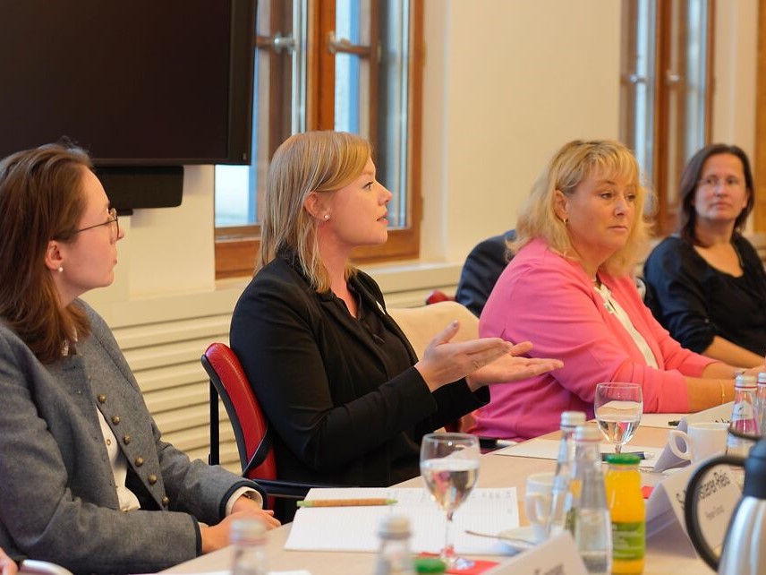 UL Austausch Runder Tisch Wirtschaftsminitserium 2024 09 18 02