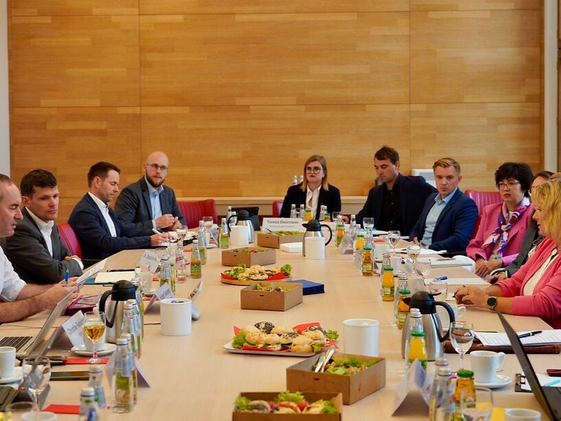 UL Austausch Runder Tisch Wirtschaftsminitserium 2024 09 18 03